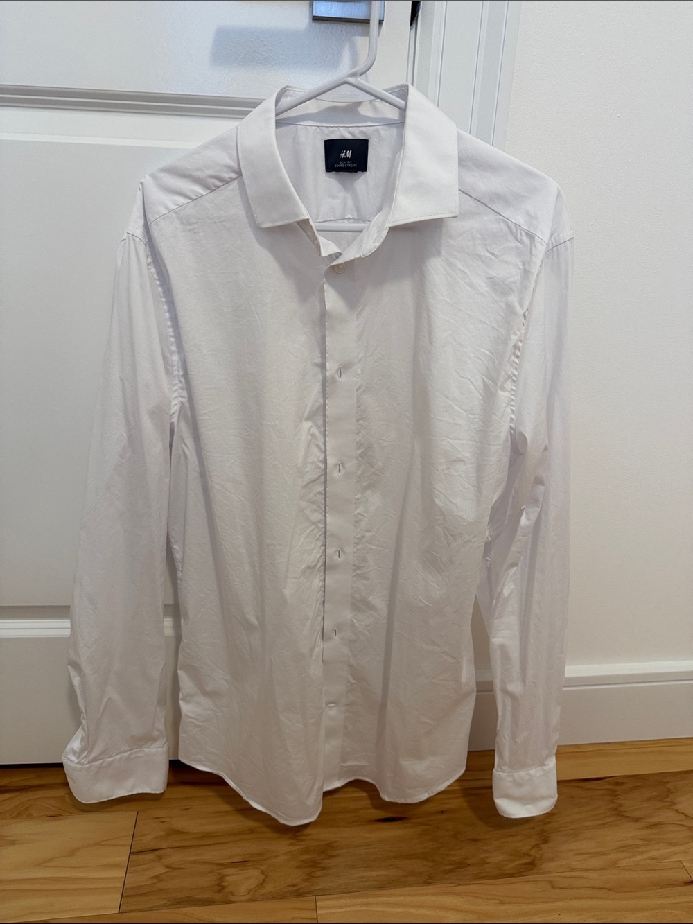 H&M Men's White Dress Shirt - Classic Collared Button-Up
